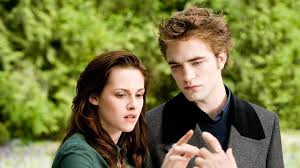 But when the gift wrapping paper cuts bella's finger, the blood that drips causes jasper, who has just become a vegetarian, to lose control. New Moon Biss Zur Mittagsstunde 2009 Ganzer Film Stream Deutsch Komplett Online New Moon Biss Zur Mittag Twilight Movie Twilight Movie Scenes Twilight Saga