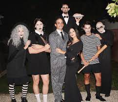 Die gruseligsten addams family kostüm für schaurige horrorfeten finden sie in dieser kategorie großer auswahl und zu günstigen preisen! Addams Family Onkel Fester Kostum Selber Machen Costumes Fashion Instagram
