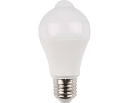 Datorita senzorului de miscare, acesta se aprinde doar cand detecteaza miscare in fata lui.tip:lampi solare, numar surse iluminare:1, tip bec:led, material:metal. Bec Led Cu Senzor De Miscare Well E27 10w 810 Lumeni Glob Mat A60 Lumina Rece Pret Mic La Hornbach