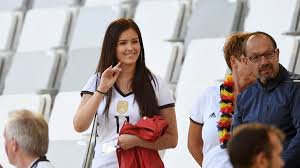 Insigne imprimé du 21th army group. Deutschland Gegen Italien So Fiebern Die Spielerfrauen Mit Sportbuzzer De