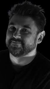 Live DJ by the water in Chicago playing house music