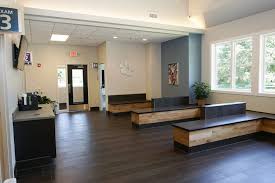 City Line Veterinary Center Moline Il Veterinary Clinic Hospital Design Hospital Design Lobby