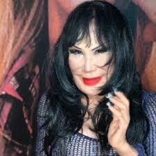 Lyn may y su novio markos d1. El Minivestido Rosa Que Lyn May Uso En Su Juventud