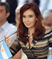 Fue un mensaje político claro en el que la ex presidenta parece bendecir. Cristina Fernandez De Kirchner Cristina Kirchner Joven Peronistas Bikini De Ganchillo