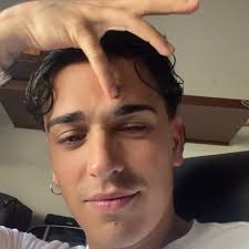 Ultimo adelanto de Bendito Infierno, ultimo suspiro antes del disco.  DESEAME SUERTE Viernes 00:00 🖤