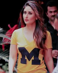 Image May Contain 2 People People Standing Kareena Kapoor Movies Kareena Kapoor Khan Kareena Kapoor
