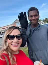 Pablo is thanking the people who gave him a lot of smiles and cuddles today  in town. He really enjoyed his photos being taken 😊❣️We hope you are  having a great day