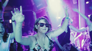 To rave) is an organised dance party at a warehouse, forest, cave or other private property or public space, typically featuring performances by djs. Sillschlucht In Innsbruck Menschen Feiern Corona Party
