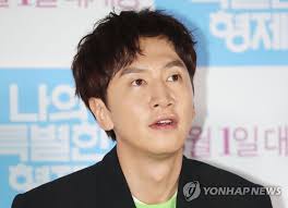 Lee kwang soo is best known for being a cast member of the popular variety show running man, which he joined in. Lee Kwang Soo Injured In Car Accident Yonhap News Agency