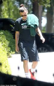 One Direction S Harry Styles Denies He Has Been Dating A Talent Agent Daily Mail Online The guardian, 16 ноября 2020.