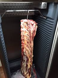 The flavor development is shaped by both a reduction in moisture which correlates to a concentration of flavor, and the cultivation of 'good' mold and bacteria to lend a funky, nutty profile to the meat. Dry Aged Beef Im Landig Dx 1000 Grillforum Und Bbq Www Grillsportverein De