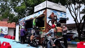 Mereka langsung diminta melakukan prosedur karantina. Https Jateng Tribunnews Com 2021 04 17 Zb Warga Sangkrah Pasar Kliwon Solo Tetap Nekat Jual Ciu Pada Bulan Ramadan Https Cdn 2 Tstatic Net Jateng Foto Bank Images Polsek Pasar Kliwon Solo Jpg Kapolsek Pasar Kliwon Iptu Achmad Riedwan Prevoost