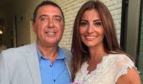 Hande fırat'ın bir tane kız çocuğu bulunmaktadır kızının adı nehir'dir.i̇yi derece fransızca ile i̇lgilizce bilmektedir.hobileri arasında film izlemek ve kitap okumak vardır.resim yapmayıda çok seven ünlü. Murat Ozvardar Kimdir Kac Yasinda Hande Firat In Esi Ne Is Yapiyor