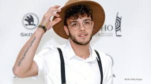 Sowie den online shop und alle infos zur musik. Luca Hanni Releases Music Video For Bella Bella Escxtra Com