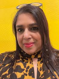 Hello, everyone! My name is Yana, and I've just moved to Florida. I wanted  to take a moment to introduce myself and share a little about my journey. I  was born in