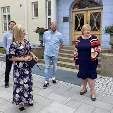 Erna solberg (h) er grundig forberedt når hun som første norske statsminister noensinne kommer til god tone: Statsministerbesok Kongsberg Venstre