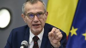 Demissionnaire, chantal jouanno est remplacé par david douillet. Coronavirus En Belgique Le Ministre De La Sante Publique Frank Vandenbroucke Espere Une Nouvelle Strategie De Testing