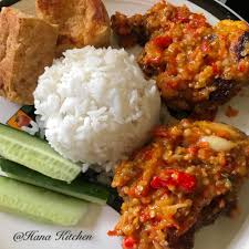 Masuk hari keenam kita beraya pastinya kita sudah mula jemu dengan juadah raya. Resipi Ayam Geprek Berempah Ekstra Spicy Sambal Ditumis Rasa Lebih Padu Pa Ma