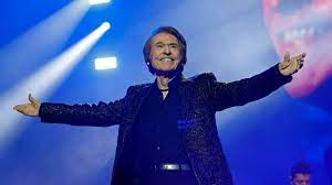 Te contamos estas divertidas anécdotas de Raphael en su gira 2024