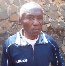 Des randonneurs au sommet du mont Mbapit