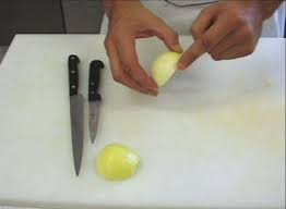 Ciseler Un Oignon Webtv Hotellerie Restauration Et Metiers De L Alimentation