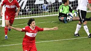 Die ersten zwei mannschaften qualifizieren sich direkt für die euro 2008. Lahm Schiesst Deutschland Ins Finale Kicker