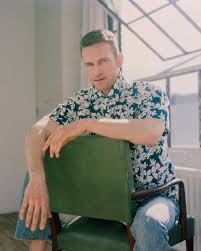 005 EDIBLE — CLAYBOURNE ELDER — BUDS DIGEST