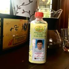 Memang, pohon kayu putih berasal dari famili yang sama dengan pohon penghasil minyak pohon teh. Esham Salam On Twitter Ini Minyak Serai Wangi Wak Dakam Bukan Minyak Pelincir Duckhams Kalau Bahu Lenguh Main Fon Berlebihan Kerana Transfomasi Digital Kerja Dari Rumah Urut Celah Perut Tapak Tangan Guna