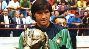 Walter zenga italya'den eski futbolcu kaleci son kulüp: Zenga 60 Anni Da Uomo Ragno La Repubblica