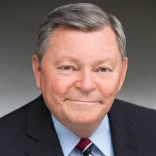 Tom DeLapp Receives Prestigious Education Service Award