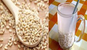 Khasiat air barli mengandungi pelbagai nutrisi seperti kalsium, magnesium, zink, vitamin v, zat besi dan selenium yang memainkan peranan penting dalam sistem ketahanan tubuh. 12 Khasiat Mengamalkan Minum Air Barli Untuk Kesihatan