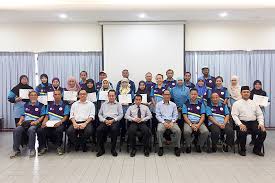 Matlamataktiviti ini dilaksanakan selaras dengan kehendak falsafah pendidikan kebangsaan yang ingin mewujudkan modal insan yang seimbang dari segi intelek, rohani, emosi, jasmani dan sosial melalui penyertaan dalam bidang sukan. 22 Guru Terima Sijil Tamat Jalani Klinik Sukan Petanque Media Permata Online