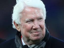 Former Liverpool player helps pay £20,000 for club legend to have  life-changing operation