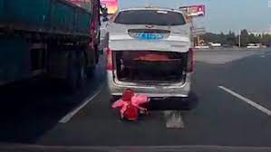 Toddler Falls Out Of Van On Busy Highway Cnn Video