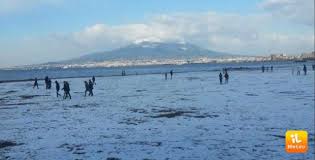 Controlla ora la tua città con le immagini delle webcam. Meteo Napoli E Arrivata La Neve Dietrofront Scuole Chiuse Caos Trasporti Ilmeteo It