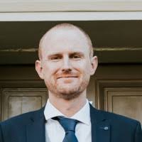 200+ ملفًا شخصيًا يحتوي على “Wogan”