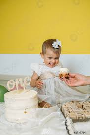 Der erste geburtstag deines babys steht bevor und das muss natürlich gebührend gefeiert werden. Umweltfreundliches Baby Erste Geburtstagsparty Mit Kuchen 1 Geburtstag Ideen Mit Foto Vorratig Crushpixel