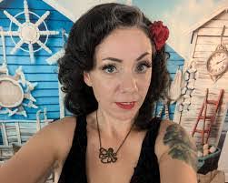 Amanda Stuteville's Instagram, Twitter & Facebook