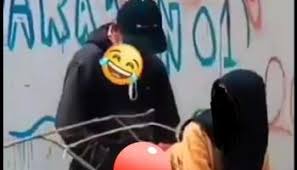 Maybe you would like to learn more about one of these? Viral Video Jalur Gowes Gadis Desa Mengenakan Kemben Sedang Mandi Di Sungai Borobudurnews