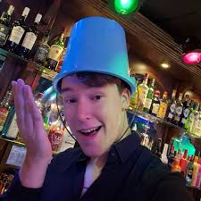 Tuut tuut!!🚨📢 Doe jullie gordels maar om en jullie helmpjes op⛑️,want we  gaan er vanavond een gigantisch feestje🥳 van maken 📢 Of jij nou de BOB🎖  bent, of niet🤪🍺 kom allemaal maar