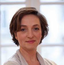 Julie Valade's Instagram, Twitter & Facebook