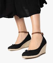 Les ballerina sont d'élégantes ballerines à talon et bout rond ornées d'un noeud à l'avant. Ballerines Femme En Broderie Anglaise A Talon Compense En Corde Gemo
