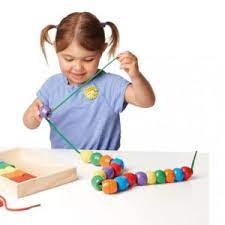 Por ejemplo, en el caso de los juguetes para niños con discapacidad visual, son especialmente útiles, aquellos libros de cuentos con dibujos en relieve, texturas, olores, sonidos, o cuentos. Venta Juguetes Para Ninos Con Discapacidad En Stock