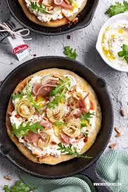 Pan Pizza Pfannenpizza Mit Ricotta Und Artischocken Nicest Things Pfannenpizza Pizzateig Rezept Pizza Rezept