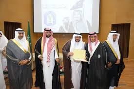 جامعة طيبة معالي مدير جامعة طيبة يرعى تخريج الدفعة السادسة من طلبة الجامعة بمحافظة العلا