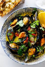 Quick And Easy White Wine Garlic Mussels Simply Delicious Recipe In 2020 Mussels Recipe White Wine Garlic Mussels Recipe Mussels Recipe White Wine