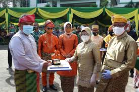 The city is mostly populated by ethnic chinese, dayak, and malay as well as significant number of minorities such as bugis and javanese. Hari Jadi Kota Pontianak Ke 249 Tahun Gubernur Kalbar Yakin Bisa Tangguh Melawan Pandemi Covid 19