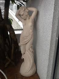 Qui ne voudrait pas voir un petit ange se poser dans son jardin ?cette petite statue d'ange, imitant les statuettes en marbre de la célèbre époque rococo, orne votre jardin de manière apaisante pendant la journée. Achetez Statues Jardin Vends Occasion Annonce Vente A Annecy 74 Wb149172840