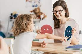 Qui souhaite travailler avec les enfants doit avant tout trouver la formation qui lui convient. Travailler Avec Des Enfants Autistes Conseils Et Methode