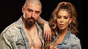Nunca supimos si iba ser niño o niña, la única imagen presente que tenemos de nuestro bebé es este trajecito colgado en medio de nuestra ropa, y agregó: Sargento Rap Recibe Criticas Al Anunciar El Nombre De Su Hijo Diarios En Red
